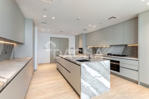 Apartment in Palm Jumeirah, Dubai 4 bedrooms, 592 sq.m. № 111656 - photo 14