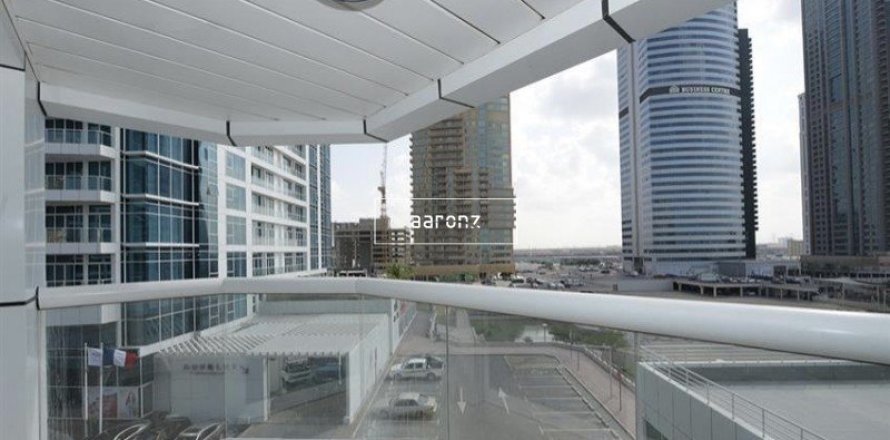 Apartment in Jumeirah Lake Towers, Dubai 2 bedrooms, 70.1 sq.m. № 10879