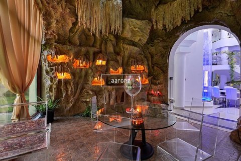 فيلا في Emirates Hills, دبي 8 غرف نوم , 1486.4 م² رقم 10880 - صورة 8