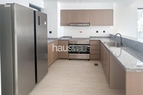 Villa in Damac Lagoons, Dubai 5 bedrooms, 220 sq.m. № 43229 - photo 3