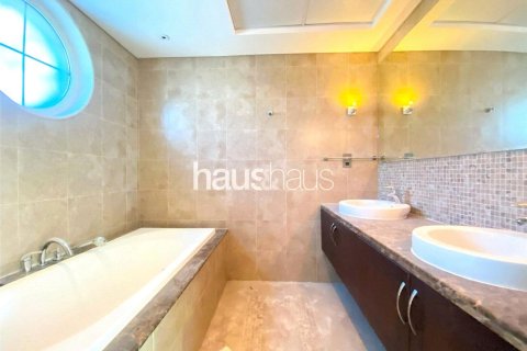 Villa en Legacy, Jumeirah Park, Dubai, 3 dormitorios, 285 m², № 43231 - foto 8