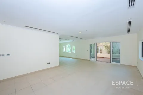 Villa in Dubai 3 bedrooms, 328 sq.m. № 83892 - photo 5