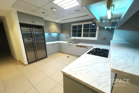 Villa in Dubai 3 bedrooms, 328 sq.m. № 83892 - photo 4