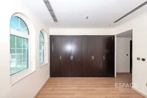 Villa in Dubai 3 bedrooms, 328 sq.m. № 83892 - photo 10