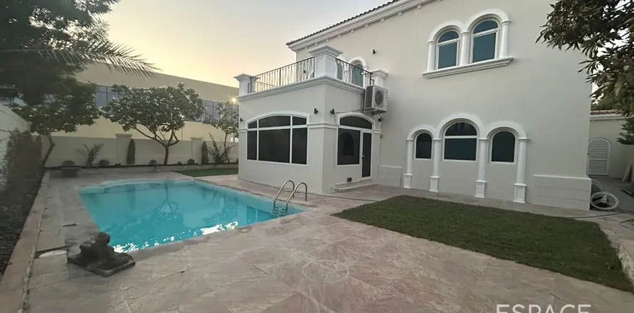 Villa in Dubai 3 bedrooms, 328 sq.m. № 83892