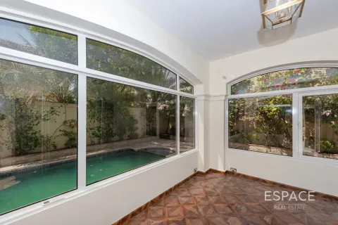 Villa in Dubai 3 bedrooms, 328 sq.m. № 83892 - photo 15