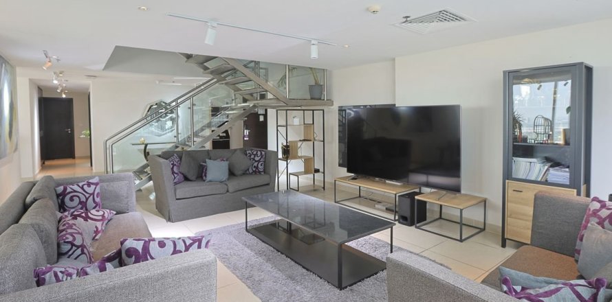 Apartment in Sheikh Zayed Road, Dubai 3 bedrooms, 163 sq.m. № 110121