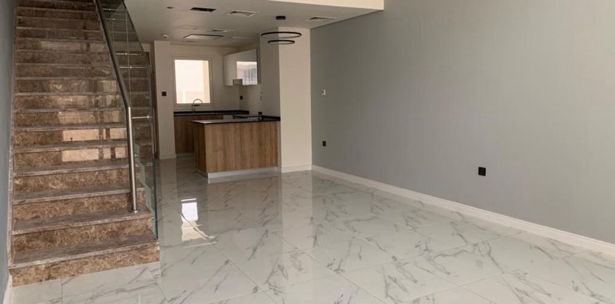 Townhouse in Dubai 2 bedrooms, 124.7 sq.m. № 110117