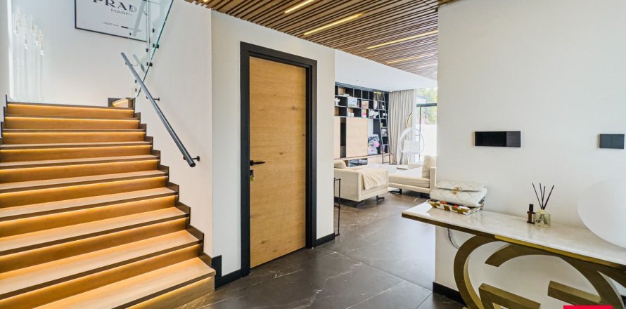 Townhouse in Dubai 4 bedrooms, 304.5 sq.m. № 110120