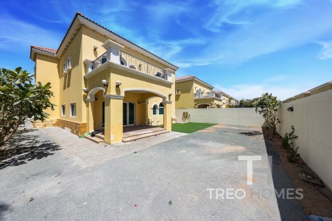 Villa in Legacy, Jumeirah Park, Dubai 3 bedrooms, 328 sq.m. № 16839 - photo 2