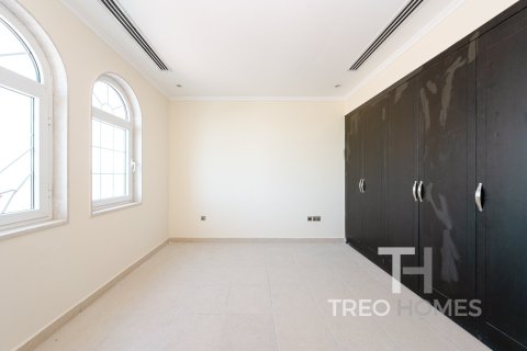 Villa in Legacy, Jumeirah Park, Dubai 3 bedrooms, 328 sq.m. № 16839 - photo 6