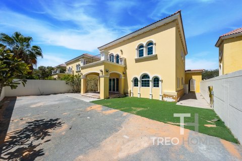 Villa in Legacy, Jumeirah Park, Dubai 3 bedrooms, 328 sq.m. № 16839 - photo 1