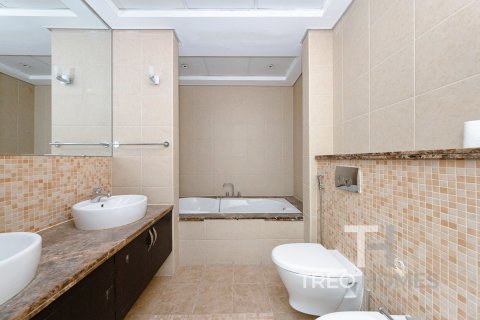 Villa in Legacy, Jumeirah Park, Dubai 3 bedrooms, 328 sq.m. № 16839 - photo 15
