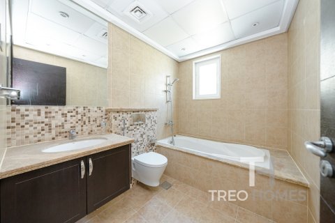 Villa in Legacy, Jumeirah Park, Dubai 3 bedrooms, 328 sq.m. № 16839 - photo 8