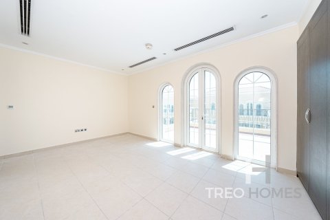 Villa in Legacy, Jumeirah Park, Dubai 3 bedrooms, 328 sq.m. № 16839 - photo 13