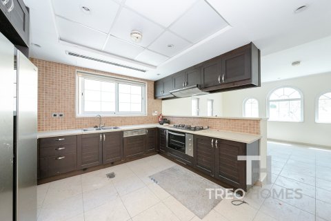 Villa in Legacy, Jumeirah Park, Dubai 3 bedrooms, 328 sq.m. № 16839 - photo 20