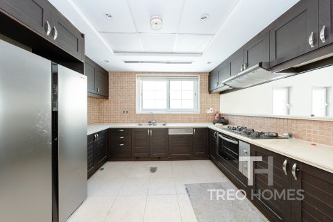 Villa in Legacy, Jumeirah Park, Dubai 3 bedrooms, 328 sq.m. № 16839 - photo 21