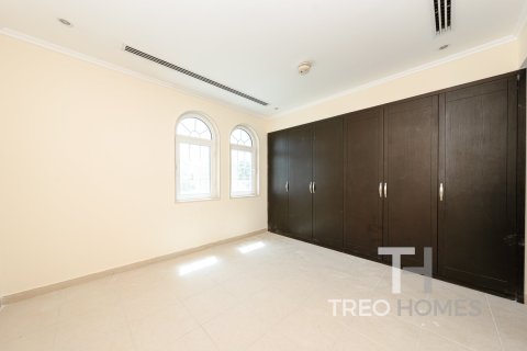 Villa in Legacy, Jumeirah Park, Dubai 3 bedrooms, 328 sq.m. № 16839 - photo 10