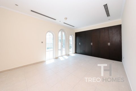 Villa in Legacy, Jumeirah Park, Dubai 3 bedrooms, 328 sq.m. № 16839 - photo 11