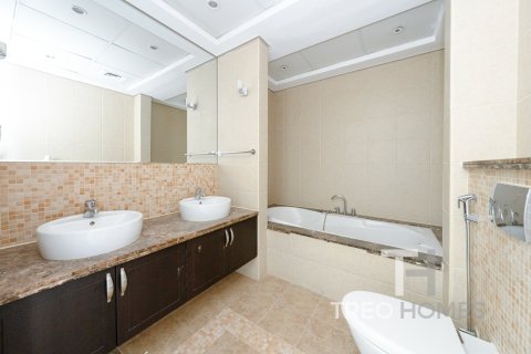 Villa in Legacy, Jumeirah Park, Dubai 3 bedrooms, 328 sq.m. № 16839 - photo 14