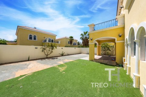 Villa in Legacy, Jumeirah Park, Dubai 3 bedrooms, 328 sq.m. № 16839 - photo 23