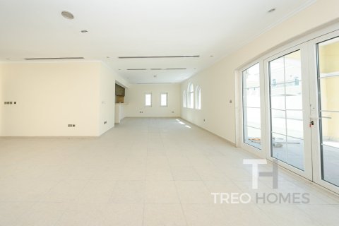 Villa in Legacy, Jumeirah Park, Dubai 3 bedrooms, 328 sq.m. № 16839 - photo 17