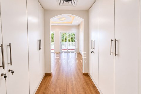 Villa en Meadows, Dubai, 4 dormitorios, 332 m², № 124917 - foto 13