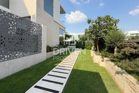 Villa in Dubai Hills Estate, Dubai 6 bedrooms, 1157.2 sq.m. № 135657 - photo 3