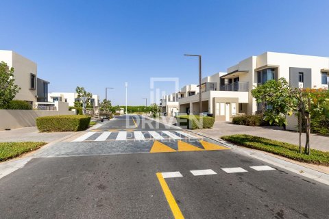 Villa in Maple at Dubai Hills Estate, Dubai Hills Estate, Dubai 5 bedrooms, 278.89 sq.m. № 135666 - photo 4