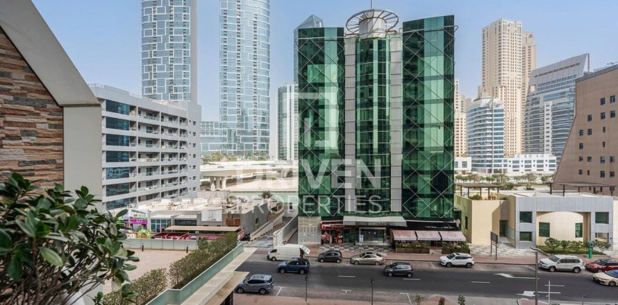 Apartamento en KG Tower, Dubai Marina, Dubai, 3 dormitorios, 251.12 m², № 135373