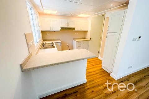 Снять в аренду виллу в Арабиан Ранчес, Дубай: 3 спальни, 228.26м², № 120244 - фото 5