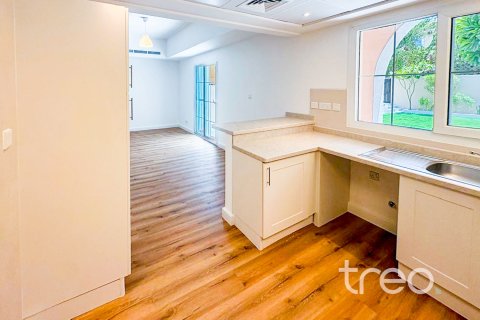 Снять в аренду виллу в Арабиан Ранчес, Дубай: 3 спальни, 228.26м², № 120244 - фото 7