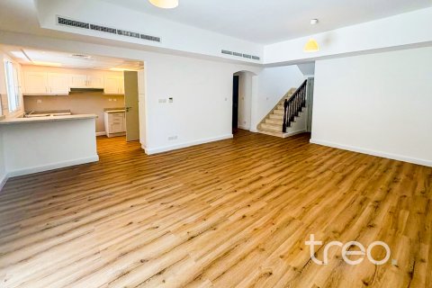 Снять в аренду виллу в Арабиан Ранчес, Дубай: 3 спальни, 228.26м², № 120244 - фото 3