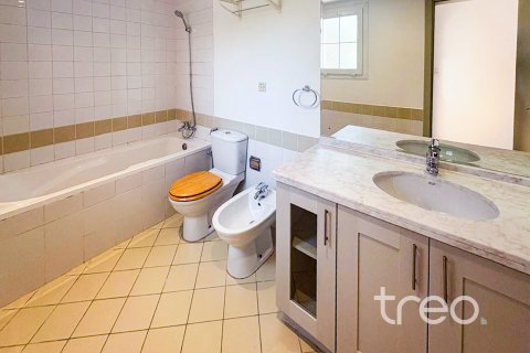 Снять в аренду виллу в Арабиан Ранчес, Дубай: 3 спальни, 228.26м², № 120244 - фото 11