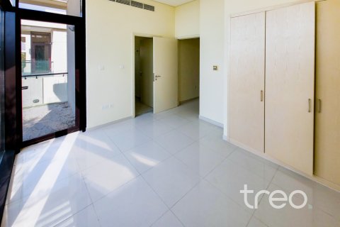 Снять в аренду таунхаус в DAMAC Hills (Akoya by DAMAC), Дубай: 3 спальни, 37.63м², № 120248 - фото 9