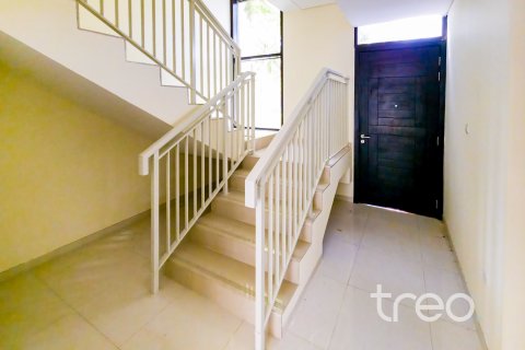 Снять в аренду таунхаус в DAMAC Hills (Akoya by DAMAC), Дубай: 3 спальни, 37.63м², № 120248 - фото 12