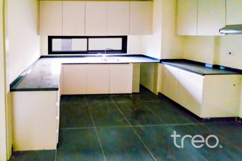 Снять в аренду таунхаус в DAMAC Hills (Akoya by DAMAC), Дубай: 3 спальни, 37.63м², № 120248 - фото 3