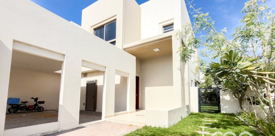 Villa in Zahra Townhouses, Town Square, Dubai 4 bedrooms, 220.55 sq.m. № 119966