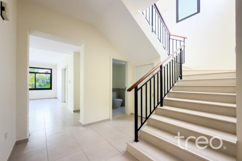 Villa in Zahra Townhouses, Town Square, Dubai 4 bedrooms, 220.55 sq.m. № 119966 - photo 2