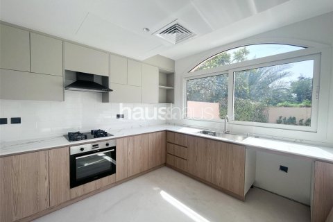 Villa in The Springs, Dubai 3 bedrooms, 255 sq.m. № 44702 - photo 1