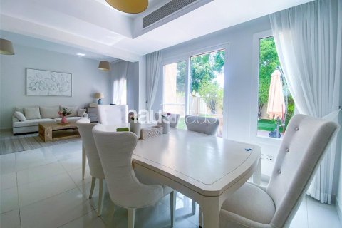 Villa in Maeen, The Lakes, Dubai 3 bedrooms, 234 sq.m. № 44701 - photo 4