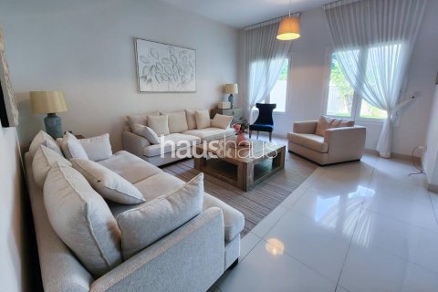 Villa in Maeen, The Lakes, Dubai 3 bedrooms, 234 sq.m. № 44701 - photo 2