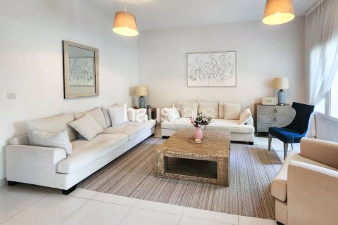 Villa in Maeen, The Lakes, Dubai 3 bedrooms, 234 sq.m. № 44701 - photo 3
