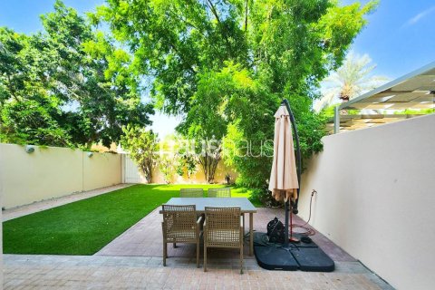Villa in Maeen, The Lakes, Dubai 3 bedrooms, 234 sq.m. № 44701 - photo 17