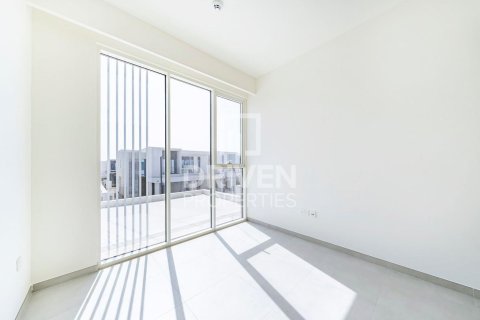 Townhouse in The Valley, Dubai 3 bedrooms, 174.01 sq.m. № 136771 - photo 20