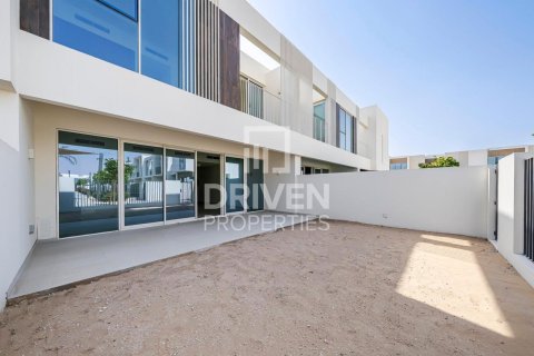 Townhouse in The Valley, Dubai 3 bedrooms, 174.01 sq.m. № 136771 - photo 3