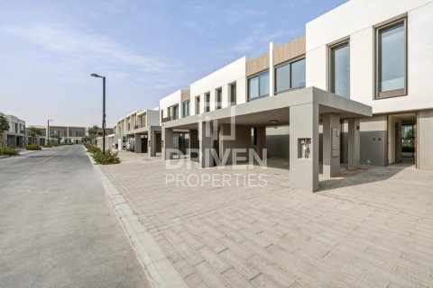 Townhouse in The Valley, Dubai 3 bedrooms, 174.01 sq.m. № 136772 - photo 18