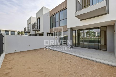 Townhouse in The Valley, Dubai 3 bedrooms, 174.01 sq.m. № 136772 - photo 19