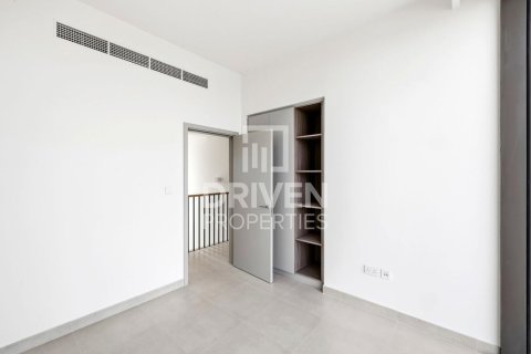 Townhouse in The Valley, Dubai 3 bedrooms, 174.01 sq.m. № 136772 - photo 7