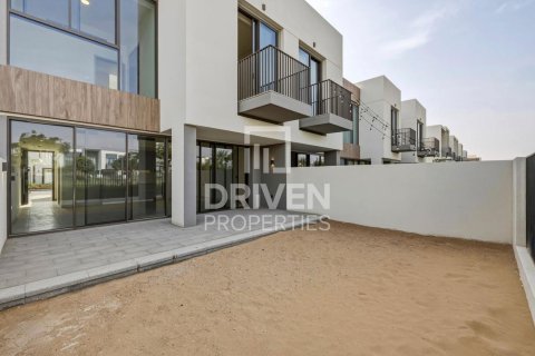 Townhouse in The Valley, Dubai 3 bedrooms, 174.01 sq.m. № 136772 - photo 20